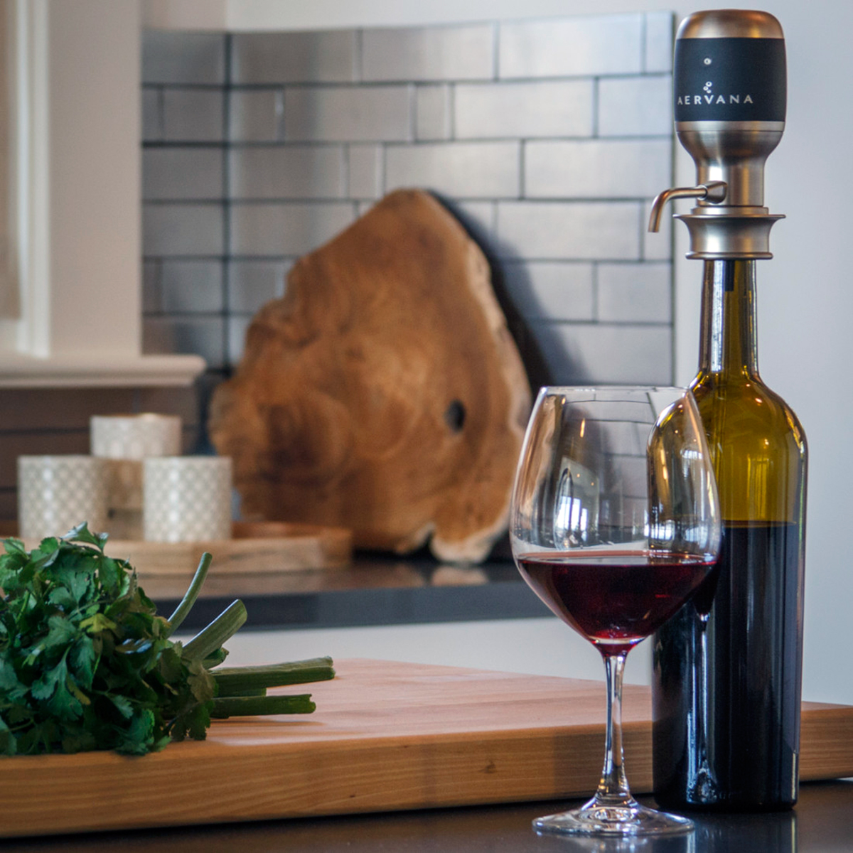 squarerooms-aervana-electric-wine-aerating-dispenser