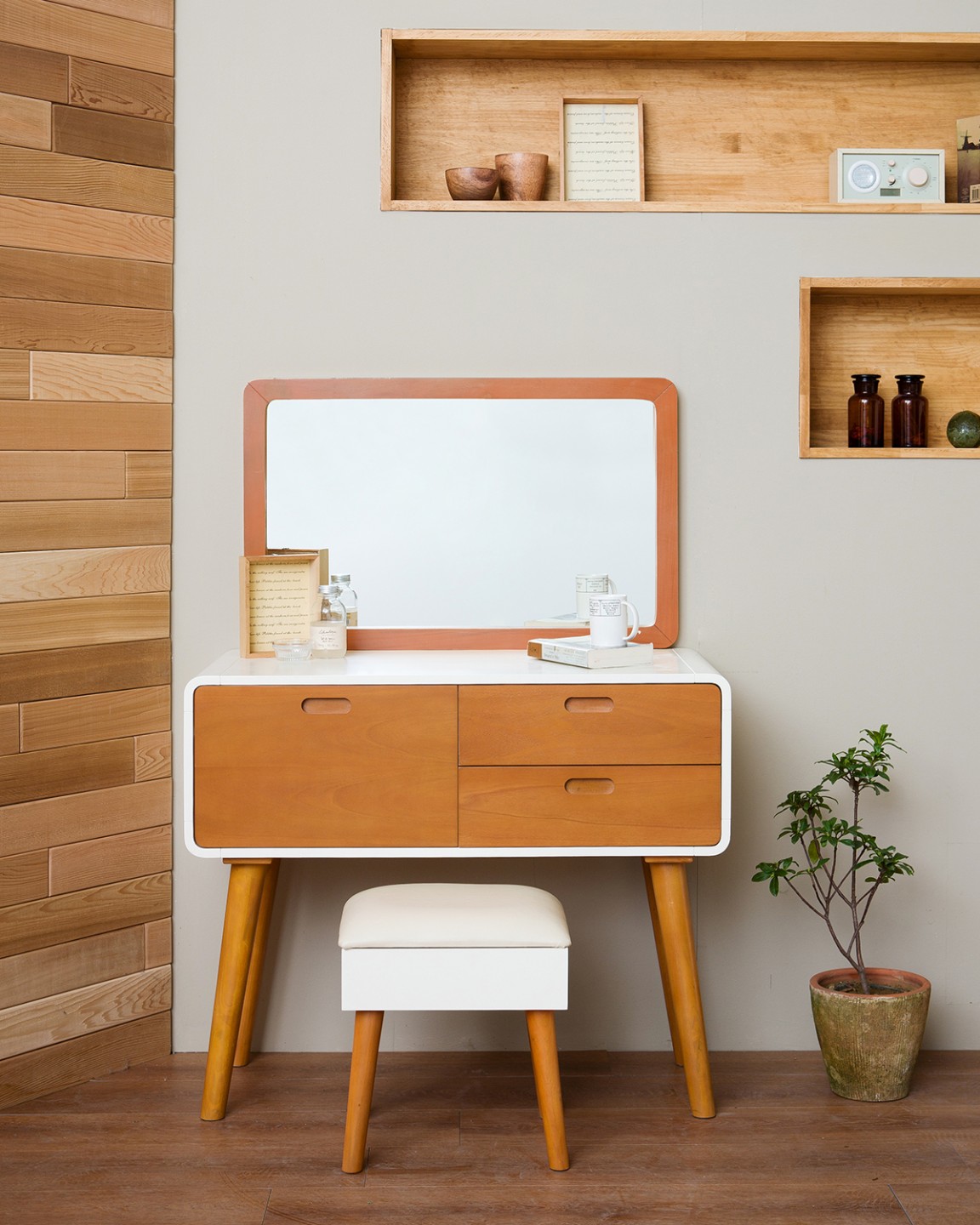 squarerooms-bornincolour-dresser-set