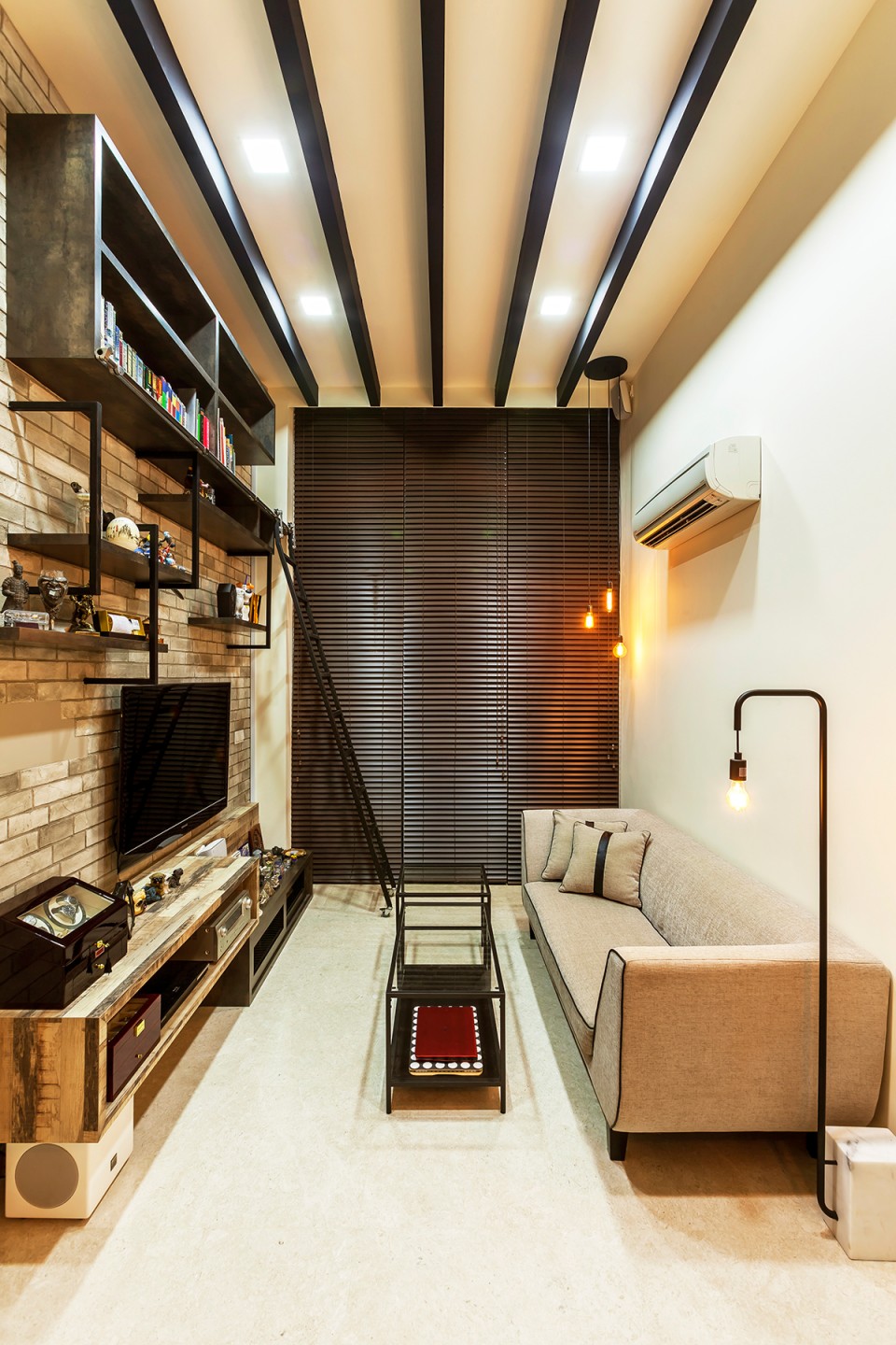 squarerooms-small-livingroom-spacedefine