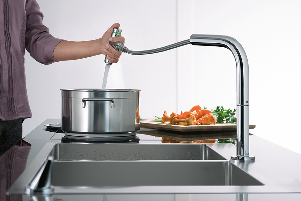 SquareRooms-hansgrohe-kitchen-sink-mixer-makes-washing-easier