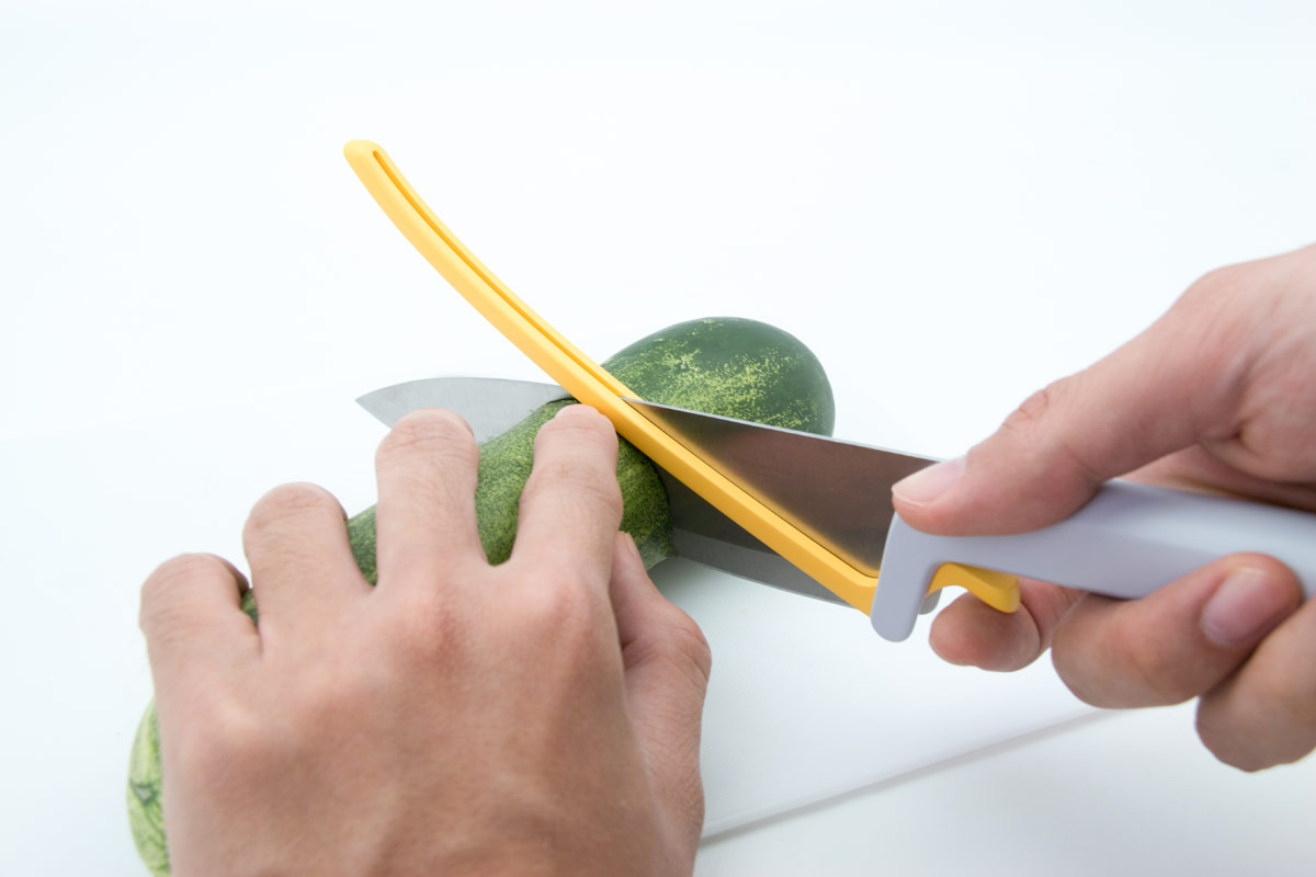 Reinventing the cooking experience, Folks Kitchenware is a system of kitchen utensils that are designed to aid the blind by leveraging on sensory feedback and haptic cues.