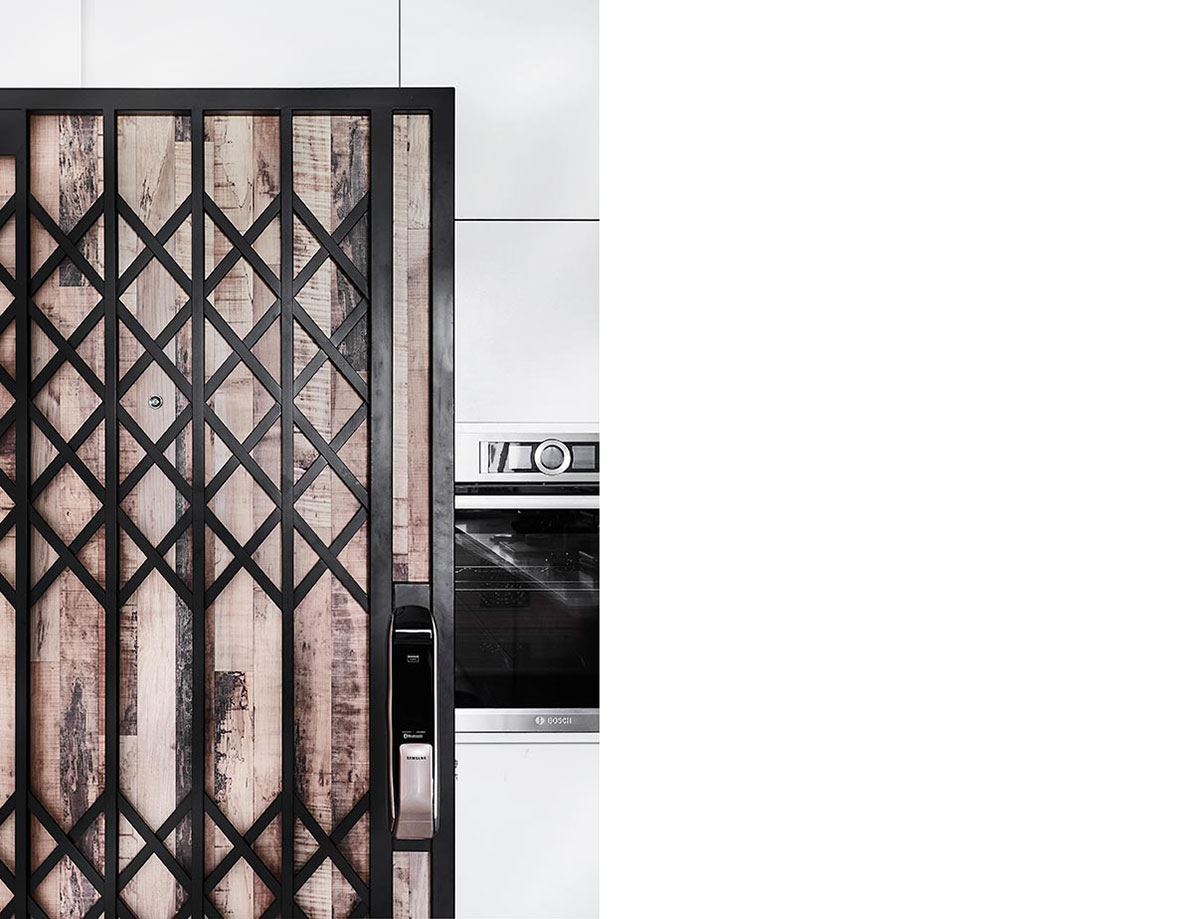 Traditionally seen in the industrial sectors, the main door features a custom-made scissor gate design, which reflects the modern industrial theme of the home.