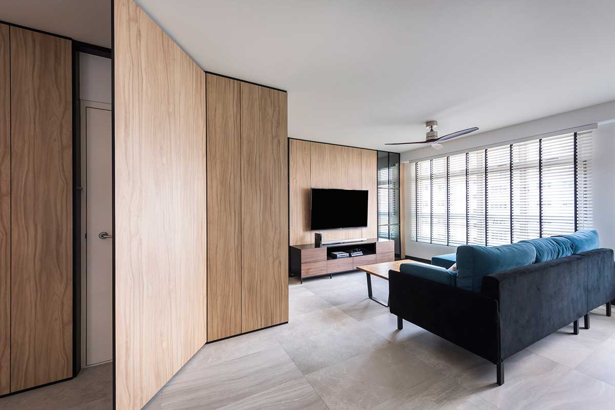 Although simple in design, the bomb shelter’s understated facade offers a stylish and efficient way to hide away the room’s clunky door, which would stand out like a sore thumb against the apartment’s streamlined aesthetic.