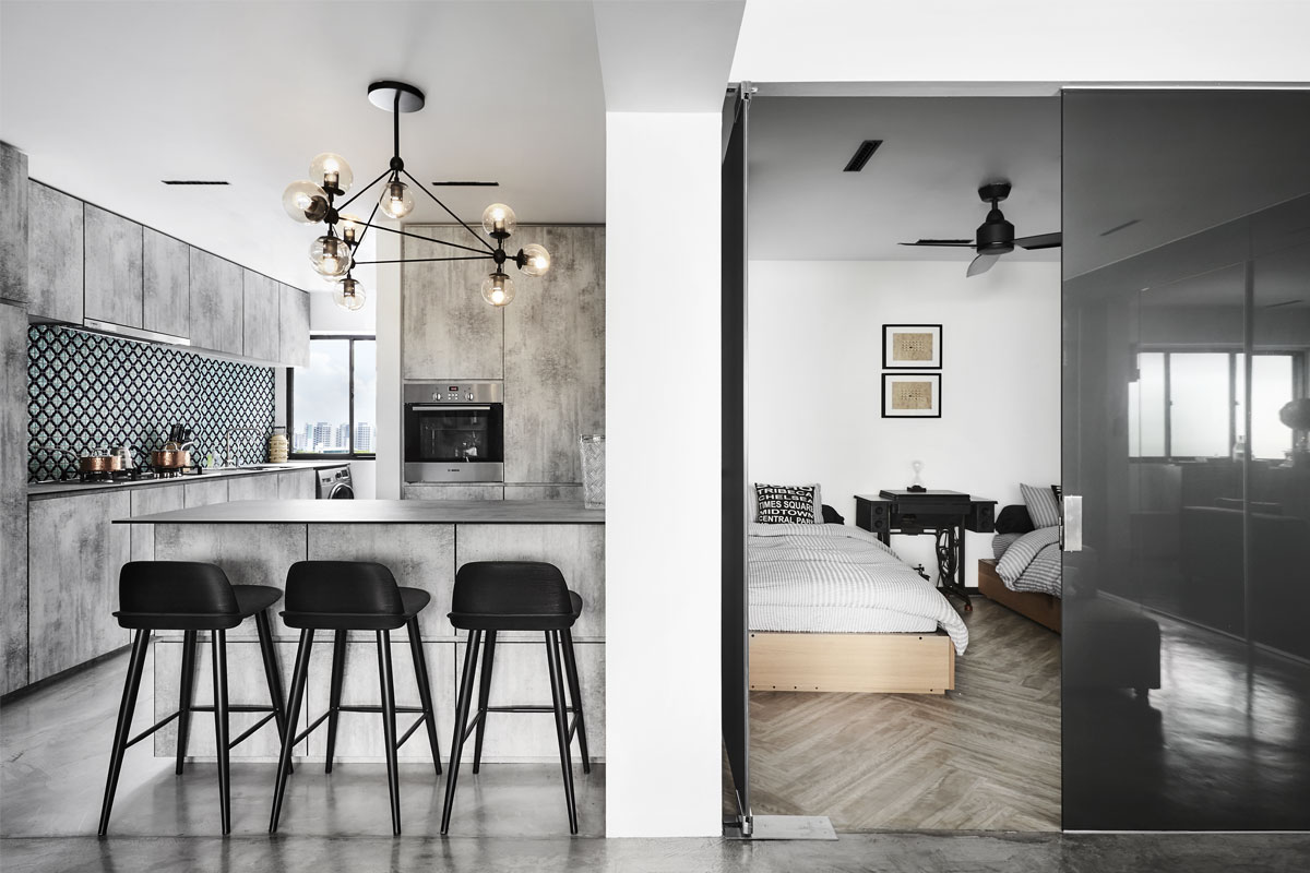 Right at the entrance of the kitchen is a bar counter which not only provides additional storage, but also extends the countertop space for both food serving and food preparation purposes. Next to it is the guest bedroom, furnished simply with mattresses and bed frames from Muji.