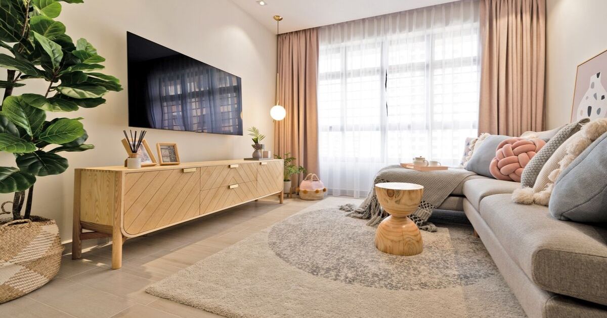 Living Room: As seen on the floor and the television console, wood accents attribute to a cosy and welcoming atmosphere in the living room. Meanwhile, the warm glow of the light fixtures further enhance the restful ambience of the space. 