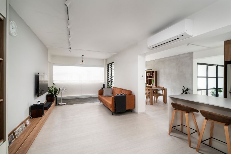COMMUNAL ZONES: The home’s light-filled appearance is attributed by its refreshed configuration of open-concept spaces. Several boundary walls have been hacked away and replaced with light-enhancing dividers. 