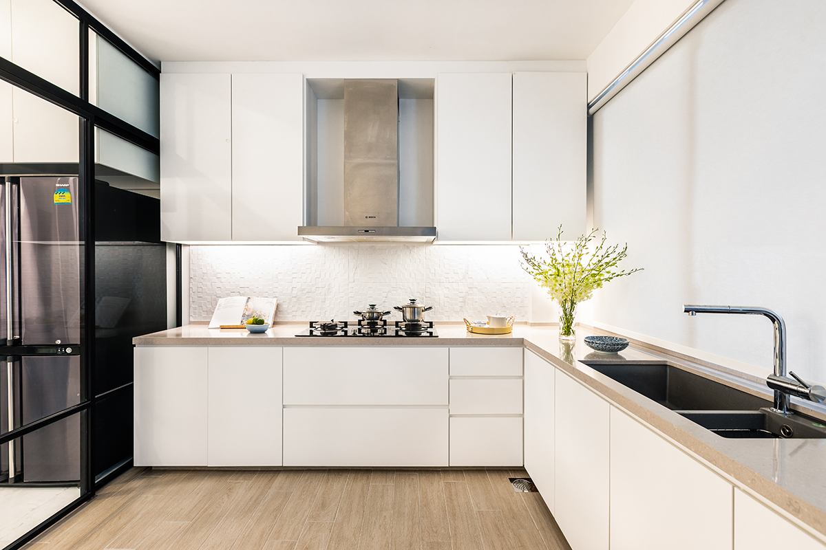 squarerooms-w-atelier-kitchen-white-cream-soft-tones
