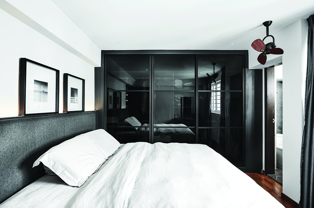 squarerooms-icon-interior-wardrobe-black-glass-doors-bedroom-bed