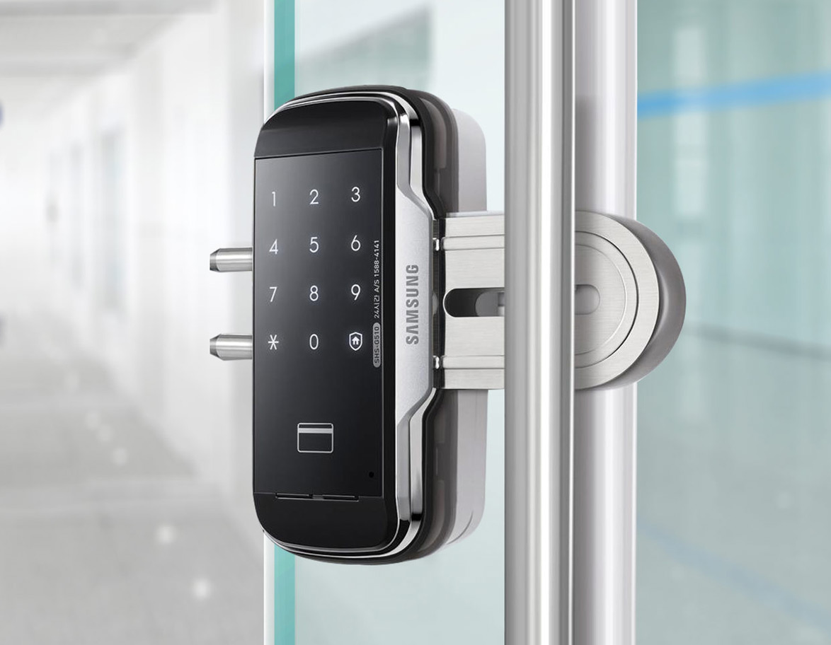 squarerooms-samsung-smart-lock-on-glass-door