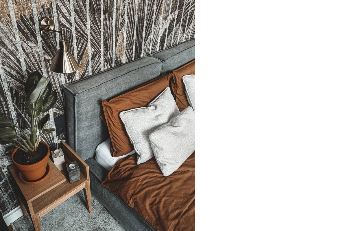 squarerooms-ann.living-bedroom-decor-feature-wall-green-brown-orange-dark-moody-room