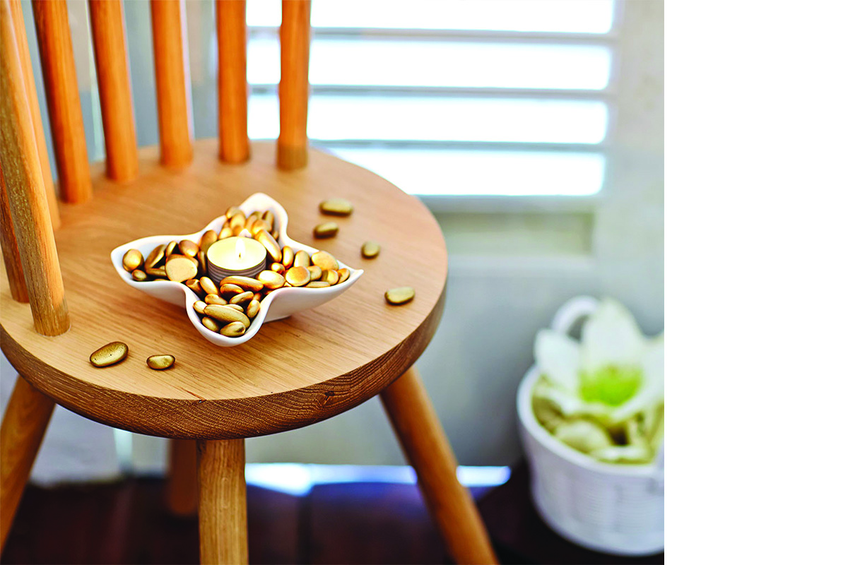 squarerooms-wooden-chair-with-candle-diy-holder-pebbles-decor-aesthetic