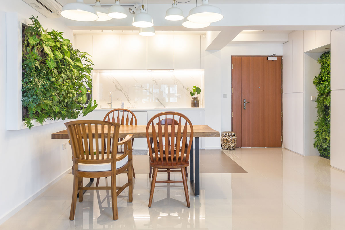 squarerooms-green-wall-vertical-indoor-garden-interior-design-home-living-dining-room-table-wooden