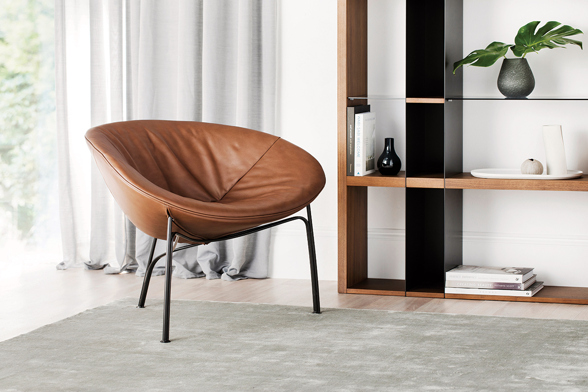 squarerooms-Dainelli-Libreria-Bookcase-delta-chair-king-living-lifestyle-room-leather-minimalist-decor