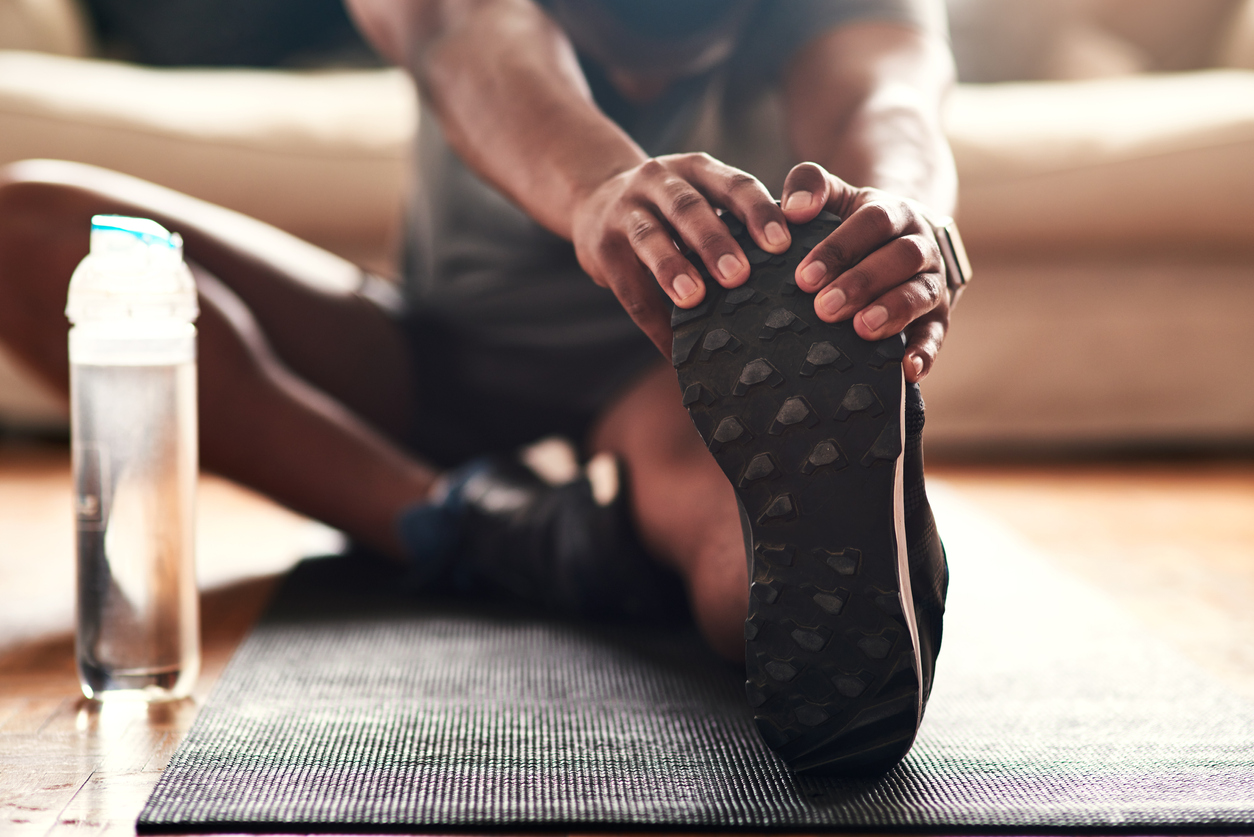 squarerooms-yoga-exercise-mat-stretching-home-water-bottle-leg-foot-shoe