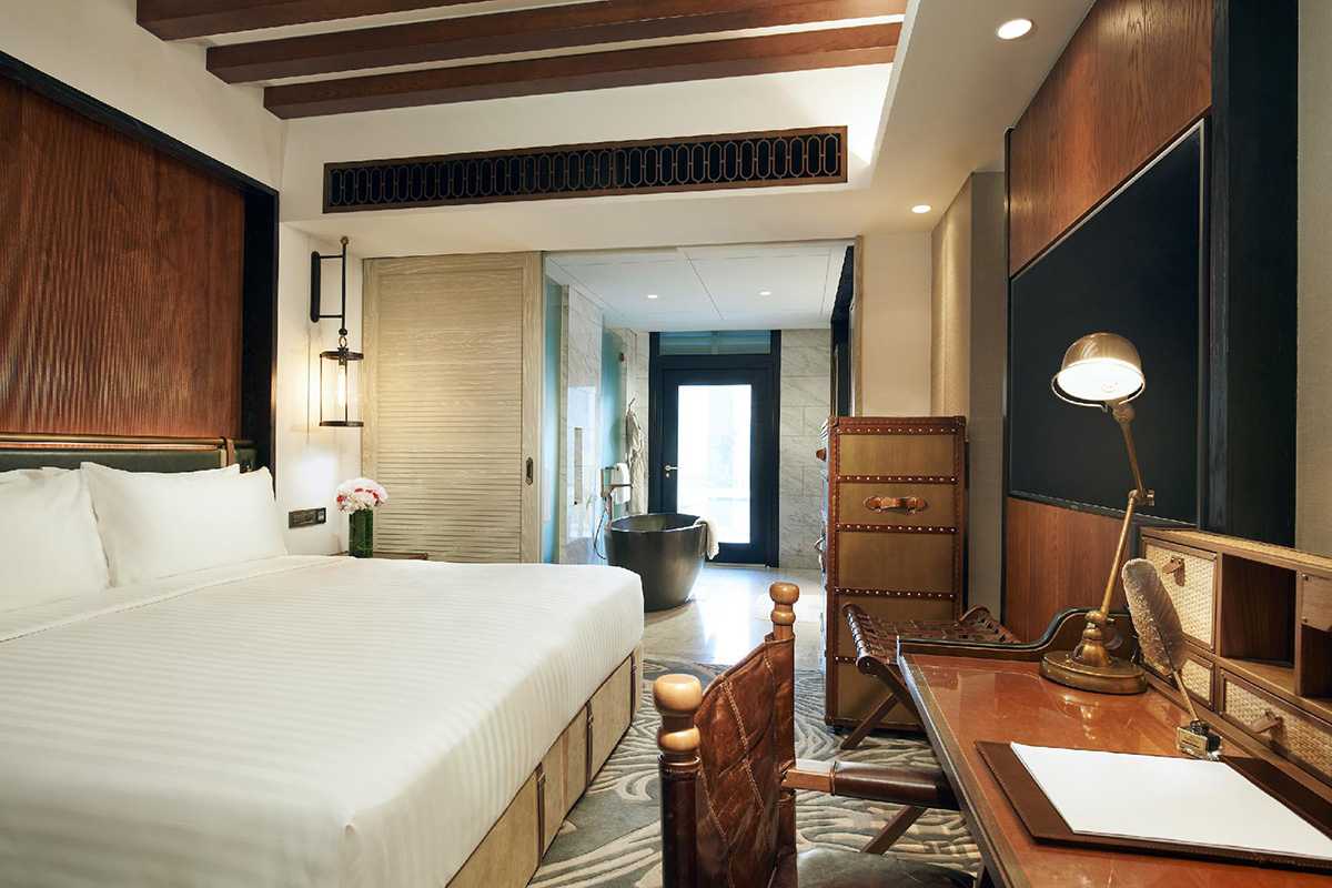 squarerooms-barracks-hotel-sentosa-rustic-suite-room-wooden-singapore-sentosa