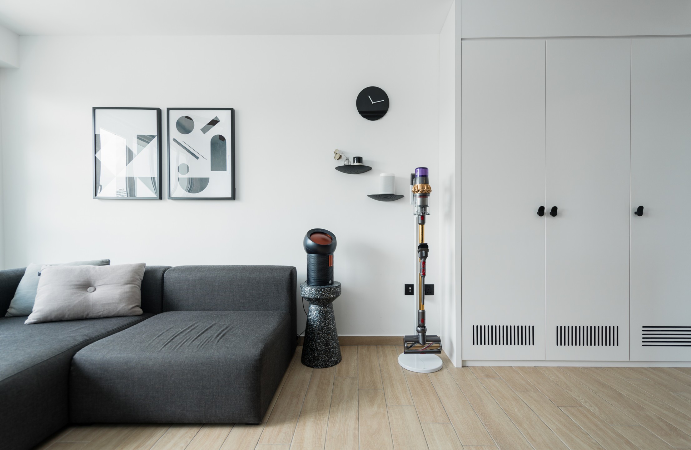 squarerooms-dyson-home-appliance-lifestyle-monochromatic-sleek-living-room-grey