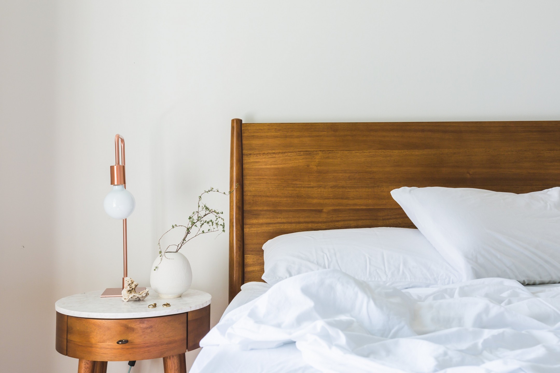 squarerooms-wooden-bed-bedroom-blanket-clean-bedside-table-lamp-light
