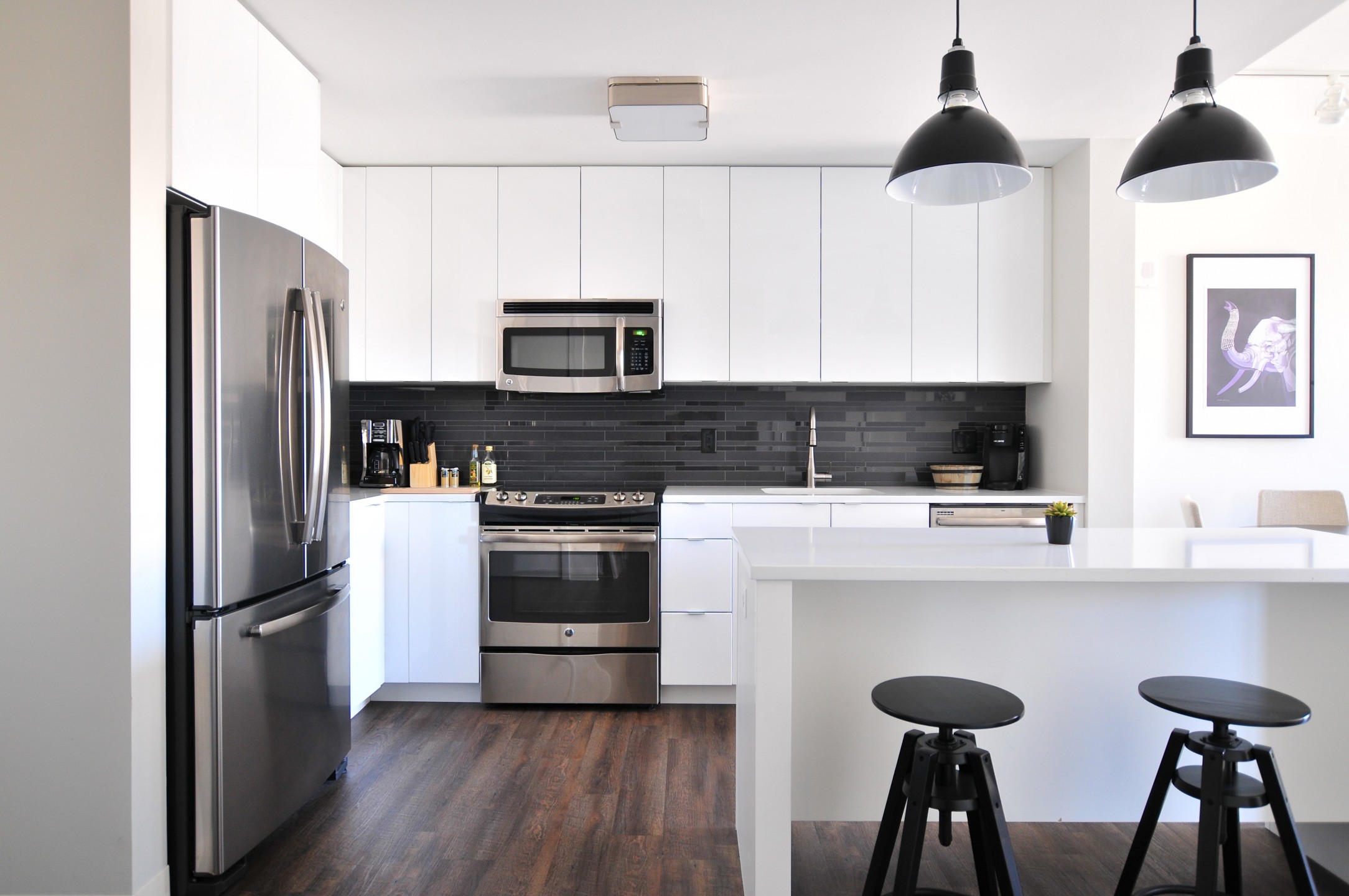 squarerooms-black-white-monochromatic-kitchen
