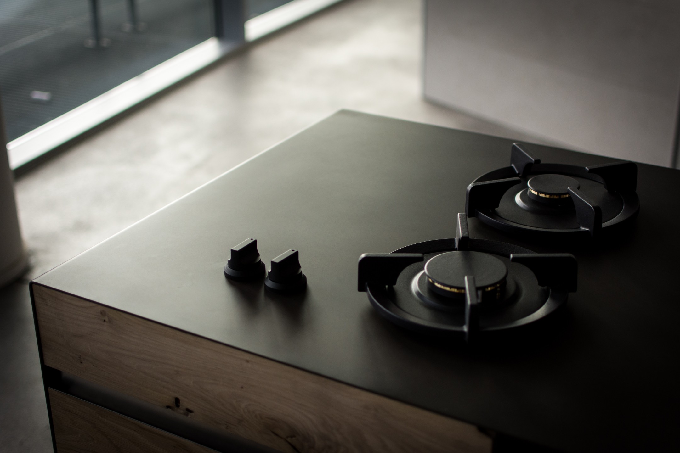 squarerooms-kitchen-stove-clean-new-sleek-smooth-black