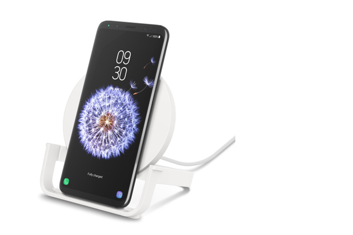 squarerooms Belkin Boost Up Wireless Charging Stand smartphone