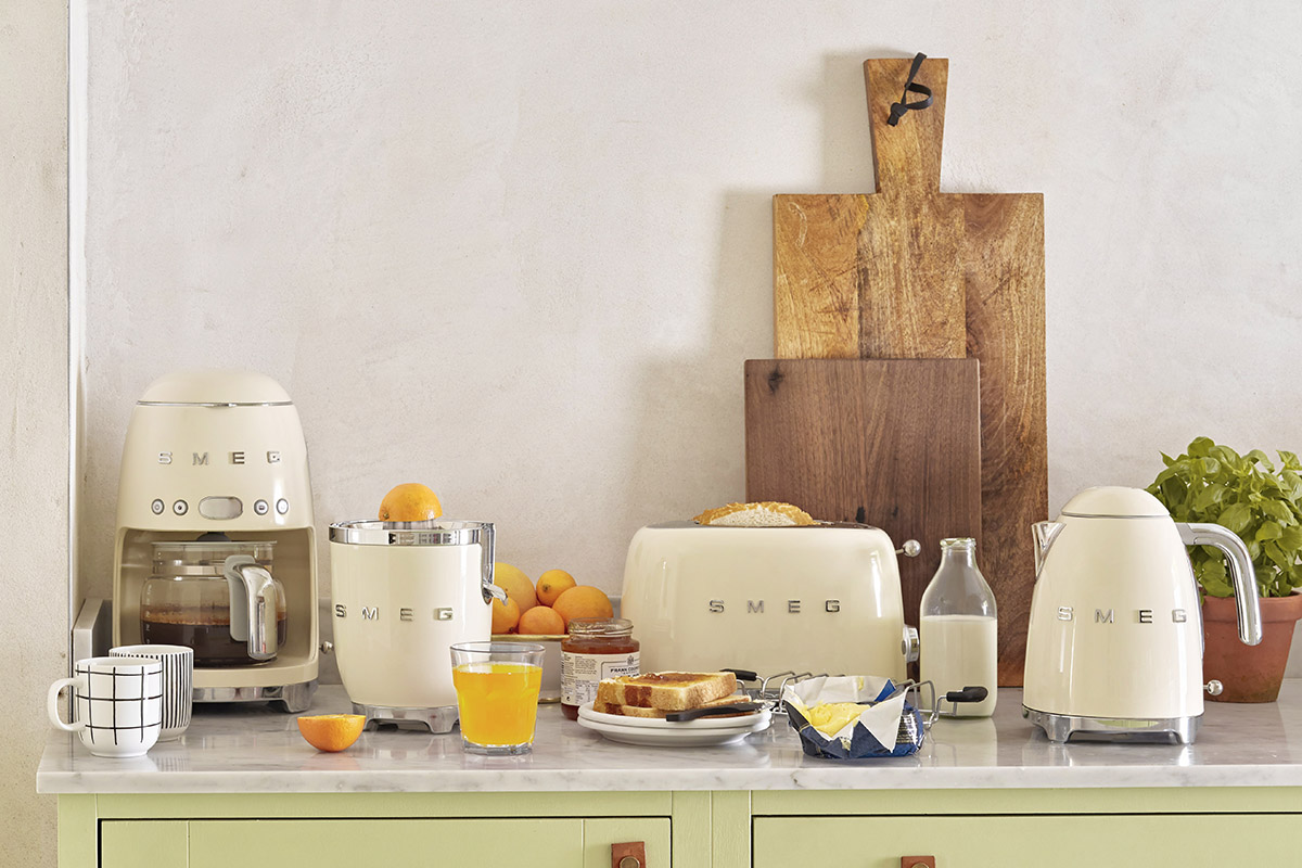 squarerooms smeg kitchen appliances neutral nude beige colours countertop pastel green kettle toaster coffe machine citrus juicer