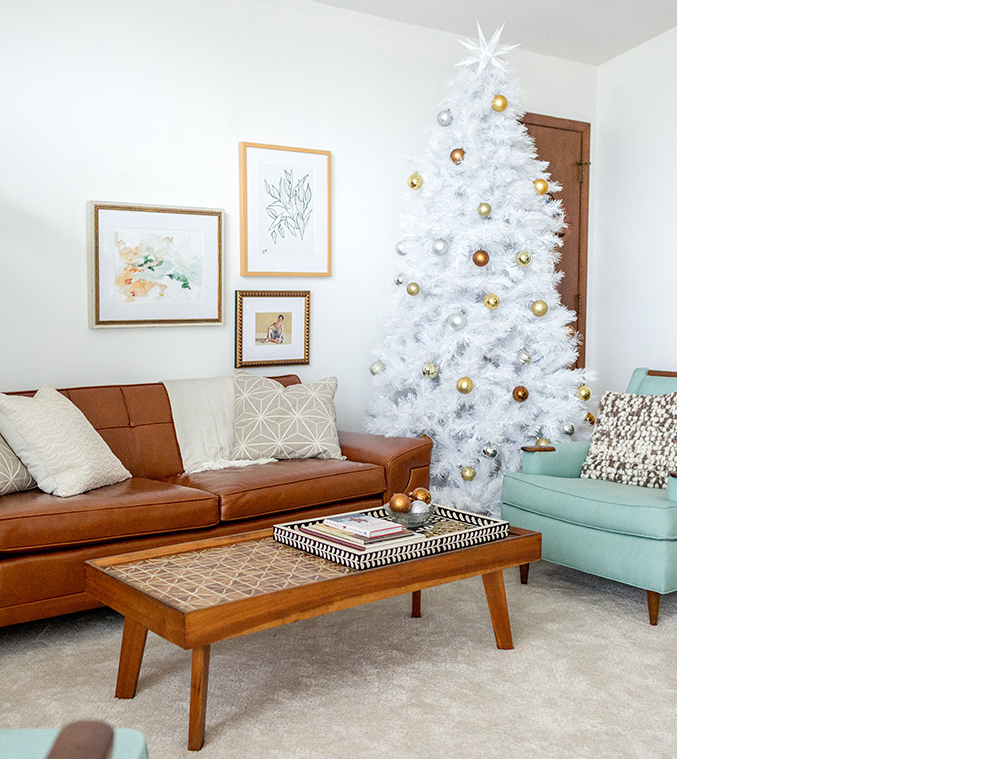 squarerooms dream green diy christmas mid century modern living room tree festive decor