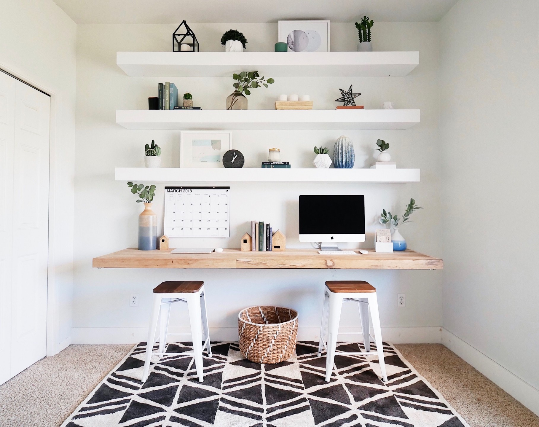 squarerooms-floating-desk-and-shelves-minimalist-white-room
