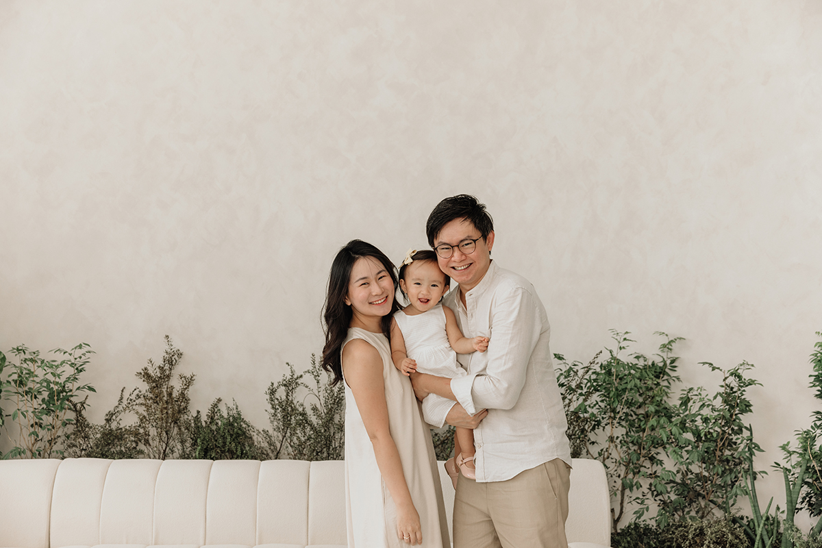 squarerooms chok family king living portrait couple with baby toddler cream background minimalist