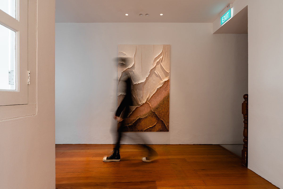 squarerooms sol luminaire galerie 5 new lighting showroom luxury shop aeon downlights level two 3 design white walls minimalist illumination man walking past painting strategic lighting lumminated blurry silhouette