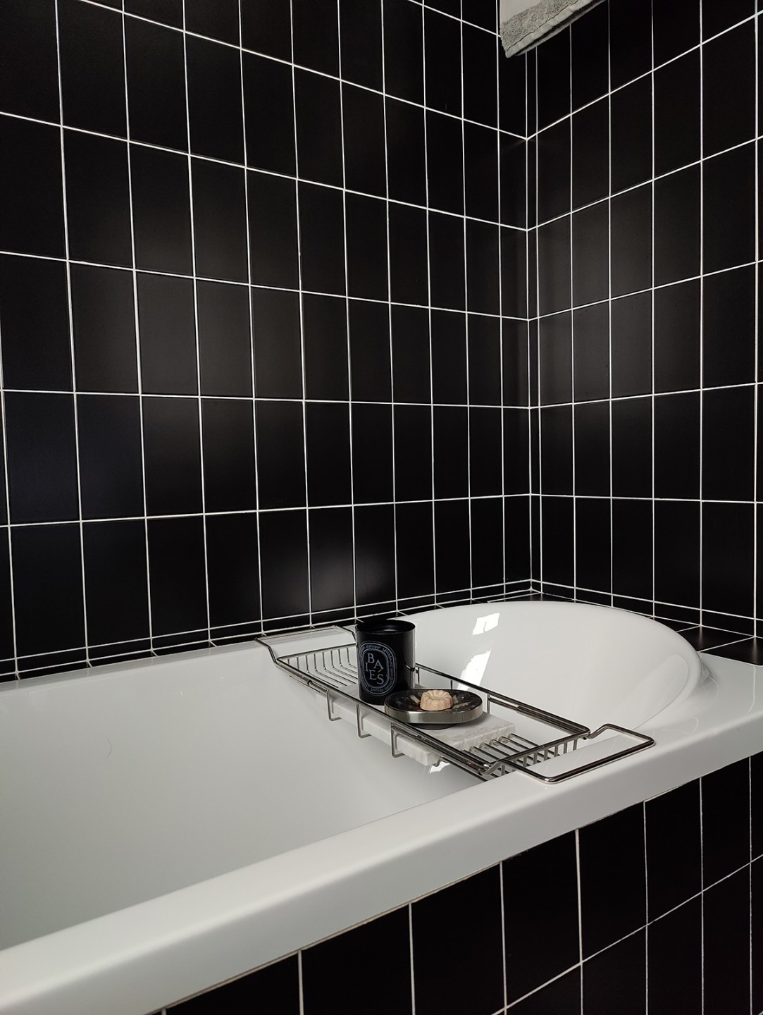squarerooms racheeng minimalist monochrome monochromatic black and white apartment 4 room bto hdb flat design renovation makeover bathroom bathtub