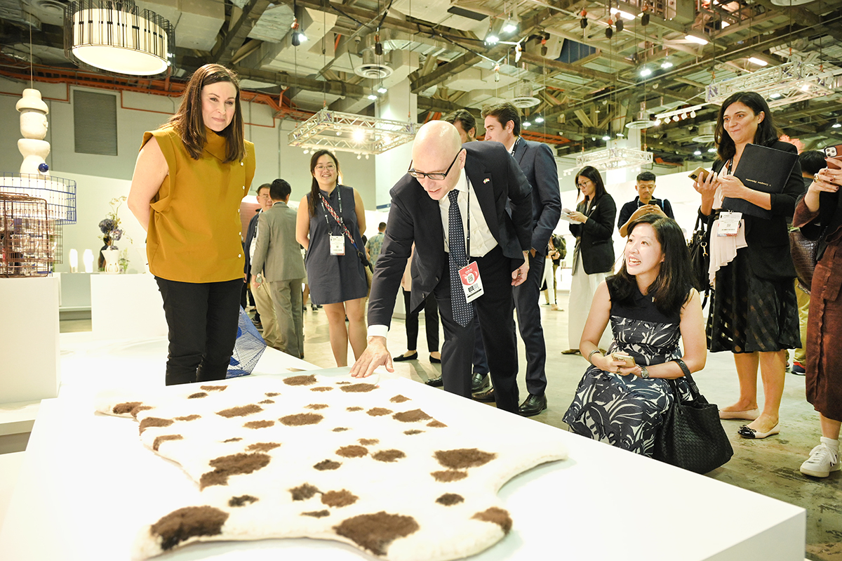 squarerooms find design fair asia conference interior design industry event singapore 2022 people at table