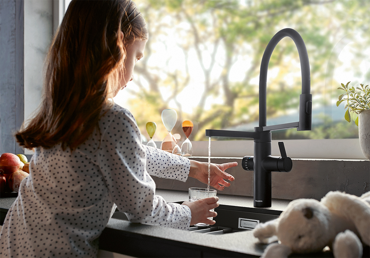 squarerooms blanco kitchen evol s pro filter water filter sink child little girl washing hands black kitchen faucet tap