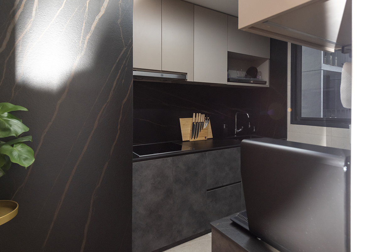 squarerooms darwin interior design home makeover apartment condominium renovation dark black minimalist modern contemporary style kitchen cabinets
