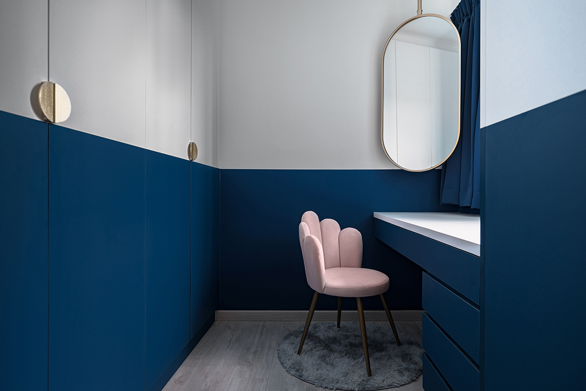 squarerooms ovon design tampines 4 room hdb flat renovation interior design eclectic contemporary style blue walk in wardrobe vanity table chair
