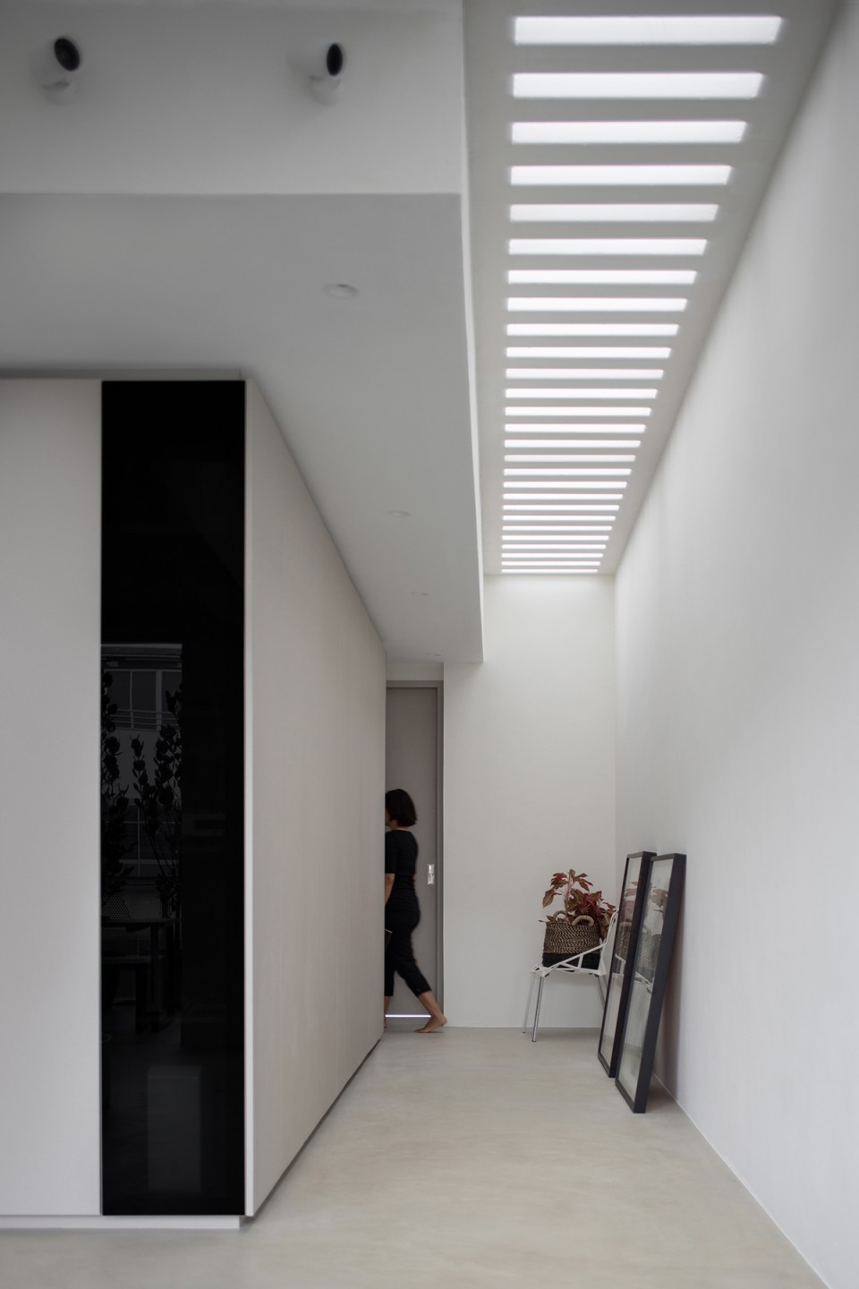 squarerooms rubiks studio penthouse condo renovation interior design project modern contemporary black and white minimalist style corridor